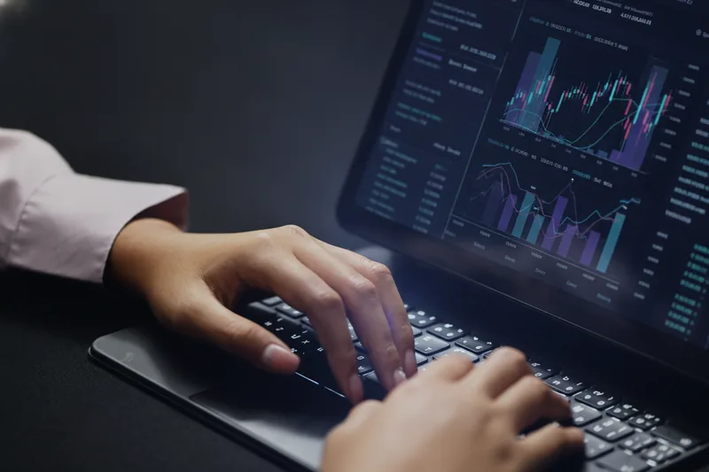 AI-driven market signals dashboard with live trend chart and confidence levels